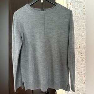 Banana Republic Women's Gray Crewneck Sweater - tunic length